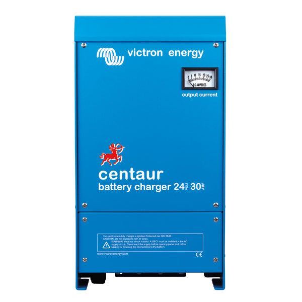 Victron Centaur lader set forfra med klare kontrollys.