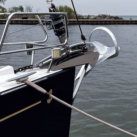 Detalje af Rocna ankerets spids, galvaniseret finish.